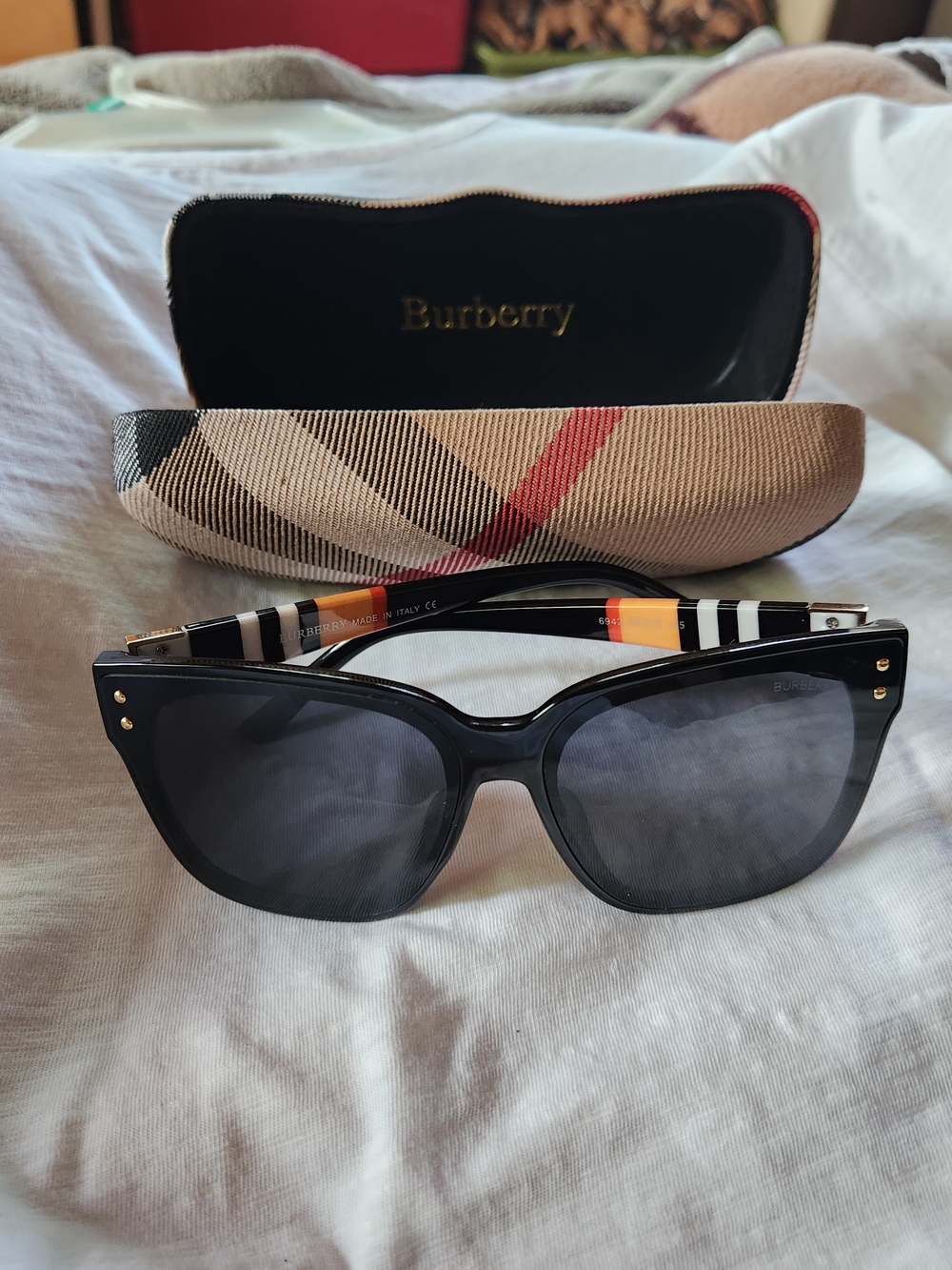 Burberry Black Square Sunglasses with Signature Case - Picture 8 of 9